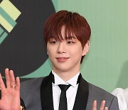 강다니엘 “법적 책임 외 해결 방법 없어...무거운 마음으로 형사고소 진행” (공식입장) [전문]