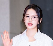 [T포토] 안유진 '설렘 유발 아이컨택'