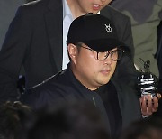 [속보] 8시간 조사 마친 김호중…“죄인이 무슨 말 하겠나”