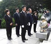 황우여 비대위원장, 이승만 전 대통령 묘역 참배