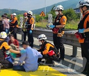 전주 중인동 교차로서 장애인들 탄 차량 4중 추돌…8명 부상