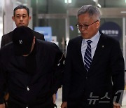 조남관 변호사와 경찰서 나오는 김호중