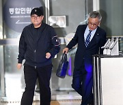 조남관 변호사와 나오는 김호중