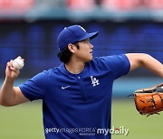 '이도류 준비 착착!' 오타니 외야서 61구 캐치볼 소화→포수도 끄덕끄덕→영상으로도 체크