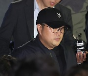 “취재진 앞에 못서” 3시간 경찰 조사 후 6시간 귀가 거부한 김호중