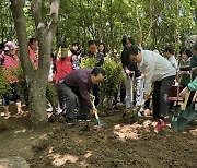 '맨발의 동작' 흙길 40곳 새단장…"맨발길 다양화"