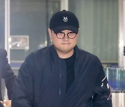 경찰 조사 마친 '음주 뺑소니' 혐의 김호중