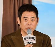 [TEN포토]성동일 '하정우와 여진구 추억 나누며 촬영'