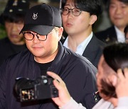 '음주 뺑소니' 김호중, 24일 구속영장 심사…공연 강행 제동