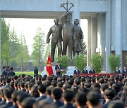 北김정은, 당 중앙간부학교 준공식에서 '기념 연설'