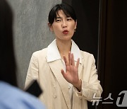 의협 비공개 연석회의 들어서는 성혜영 대변인