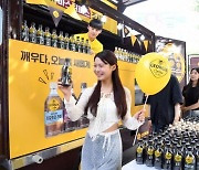 [포토] 조지아, 대학 축제 '커피트럭' 이벤트 진행