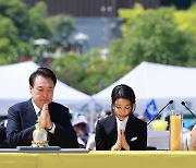 [김미경의 정치네컷] 더이상 은둔은 없다…김건희 여사의 귀환