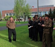 北 김정은, 미래 세대 양성에 심열…중앙간부학교 3번째 방문