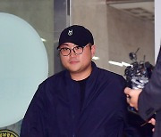 [속보] 경찰, '음주운전 뺑소니' 김호중에 구속영장 신청