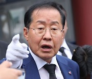 "홍준표, 더 빨리 나가라" 저격에…洪 "탈당 운운 가당치 않다"