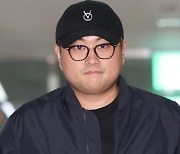 김호중 "내일·모레 공연 마치고 활동 중단…자숙하겠다"