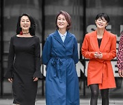 배우와 시민이 함께 만든 뮤지컬 ‘다시, 봄’…중년 여배우들 “이건 내 얘기” [플랫]