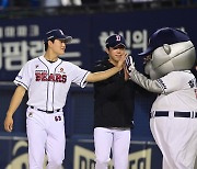 김택연-김민규, 승리의 주역 [포토]