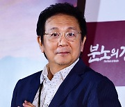 ‘분노의 강’ 윤철형 감독 “상업 영화 연출 데뷔, 감개무량”