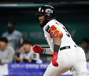 '5-1→5-5→8-5' 신승…이강철 감독 "로하스 잘 치고, 손동현 잘 막았다" [대구 현장]