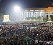 북한 김정은, 완공된 당 중앙간부학교 방문