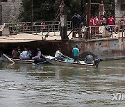 EGYPT-GIZA-MINIBUS-ACCIDENT-RESCUE