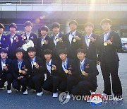 U-17 여자 아시안컵 우승 북한 선수단 귀국