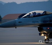 임무 완수 결의 다지는 F-16 조종사