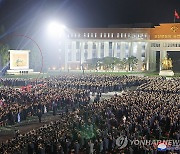 북한, 당 중앙간부학교에 김정은 단독 모자이크 벽화 설치