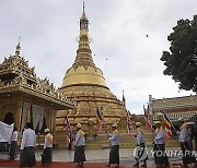 MYANMAR BELIEF BUDDHA DAY