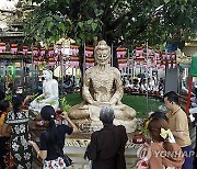 MYANMAR BELIEF BUDDHA DAY