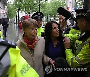 BRITAIN GOVERNMENT TRIALS POST OFFICE