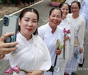 epaselect CAMBODIA VISAK BOCHEA DAY BUDDHISM