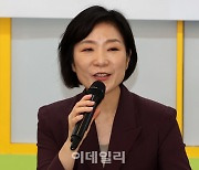 [포토]소상공인 만나 발언하는 오영주 중기부 장관