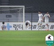 초반 4연승 기세는 어디로…2부로 간 수원삼성, 4연패 휘청