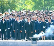 "사람 사는 세상 꿈꾼 노무현정신 계승"…김영록 전남지사 추모