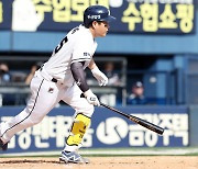 '양의지 동점포+김재환 역전포' 두산, KIA에 9회 재역전승…30승 선착