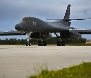 美 B-1B 전략폭격기 2대 괌에 전개…한미일 훈련 참가 가능성