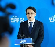 민주 “대통령실, 李 ‘연금개혁 회담’ 제안 사실상 거절”