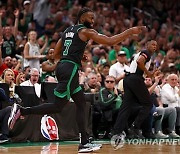 [NBA PO] ‘제일런 40점 폭격’ 보스턴, 인디애나 또 제압…파이널까지 -2승