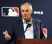 MLB, 자동투구 판정 시스템 도입 '보류'… "기술적 문제 남아"