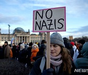 "나치 친위대라고 모두 전범 아냐" 獨 AfD, 유럽의회 교섭단체서 제명