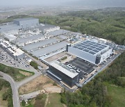 Toshiba Completes New 300-Millimeter Wafer Fabrication Facility for Power Semiconductors