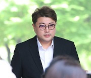 ‘음주 뺑소니’ 김호중, 영장심사 위해 법원 출석 “진심으로 죄송”