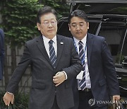 법정 출석하는 더불어민주당 이재명 대표