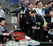 무안 오일장서 '공항 이전' 홍보