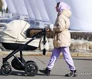 여성 금요일 2시간 단축근무?…러시아서 저출산 대책 제안