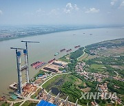 CHINA-HUBEI-SHUANGLIU YANGTZE RIVER GRAND BRIDGE-CONSTRUCTION (CN)