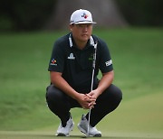 Im fires day’s joint low of 64 to charge into contention at Charles Schwab Challenge